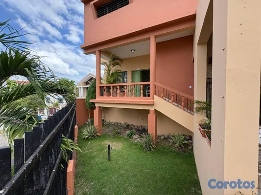 casas - Casa de 2 niveles en venta en Colina de Los Rios 9