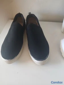  Stuart Weitzman Slip-On Negros Size 8.5 Originales. 