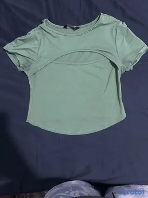 ropa para mujer - Blusa Verde Menta con Abertura Frontal 💚

 2