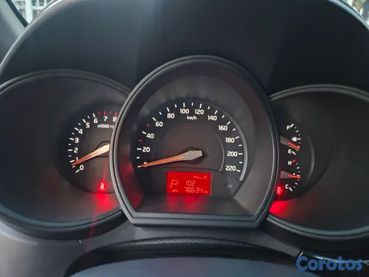 carros - kia rio 2017 doch 9