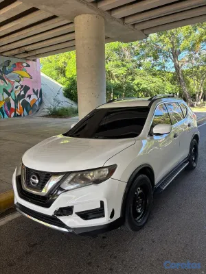 jeepetas y camionetas - Nissan Rogue SV AWD 2017 en Excelente Condición 8