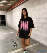 ropa para mujer - Camiseta Oversize Negra Estilo Streetwear / Y2K (Estampado Rosa)