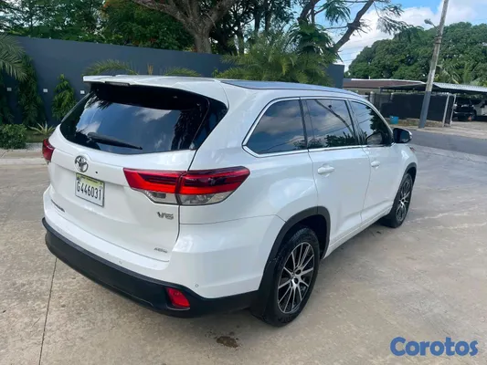 jeepetas y camionetas - Toyota higlander xle 2019 12