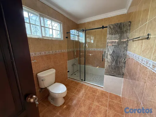 casas - Casa de 2 niveles en venta en Villa Aura 8