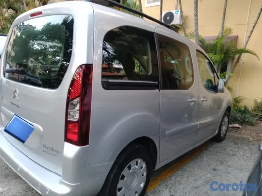jeepetas y camionetas - Vendo Citröen Berlingo 2016 p/pasajeros en muy buen estado 2