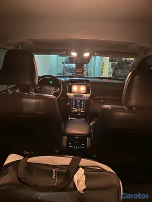 jeepetas y camionetas - Toyota Land Cruiser Prado VXL 2018 – Excelente Condición 3