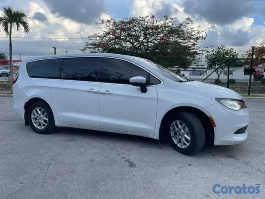 jeepetas y camionetas - Chrysler Pacifica 2017 excelentes condiciones  3
