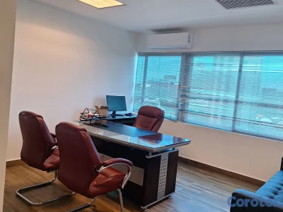Elegante y espaciosa oficina en La Esperilla. Cercana a principales avenida