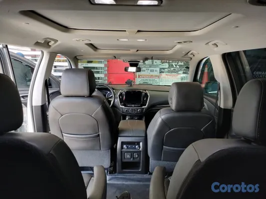 jeepetas y camionetas - Chevrolet Traverse Gris plata por 25,000 US negoci 5