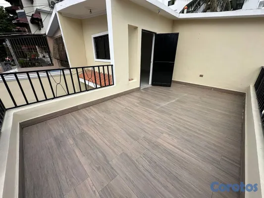 casas - Casa de 2 niveles en venta en Villa Aura 7