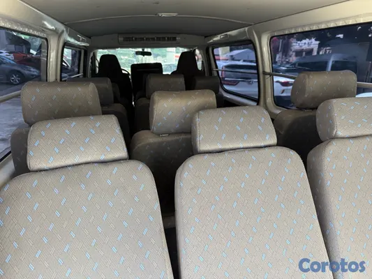 jeepetas y camionetas - Toyota Hiace 2017
 4