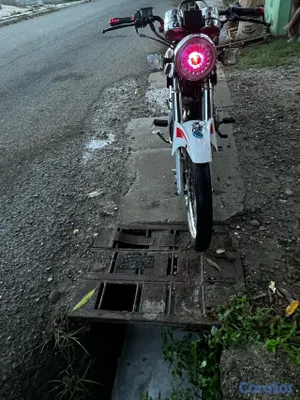 motores y pasolas - vendo CG150 2016 papeles originales a mano soy de San Cristóbal  4