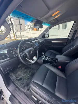 jeepetas y camionetas - Toyota hilux srv 2023 8