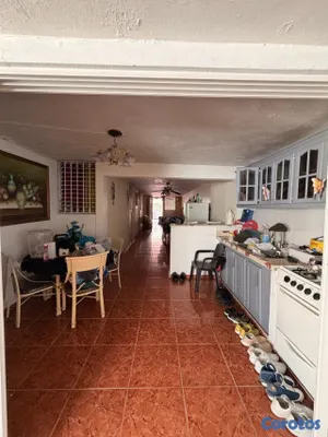 casas - Amplia casa de dos niveles en los kilómetros de la Avenida Independencia 14