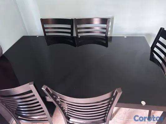 muebles y colchones - Vendo hermoso comedor negro de vidrio galvanizado  2