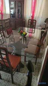 Se vende juego de comedor en caoba 