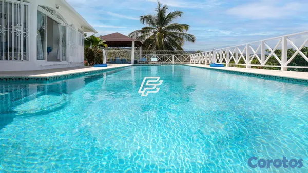 casas vacacionales y villas - Villa Privada con Piscina infinity y Terreno Extenso 3