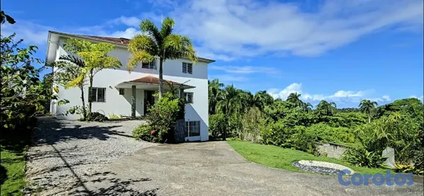 casas vacacionales y villas - EN VENTA | Villa de lujo rodeada de naturaleza en  3