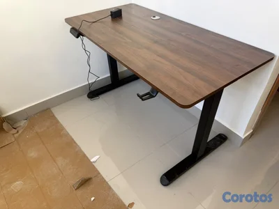 Escritorio Eléctrico ajustable 140x 60 en centimetro nuevo sellado en caja