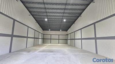 Nave industrial en alquiler Pedro Brand, 424 m2 y 9 m de altura