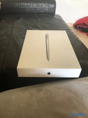 computadoras y laptops - es una Apple Mac book air para piezas dejo de prender lo demás esta muy bien  9