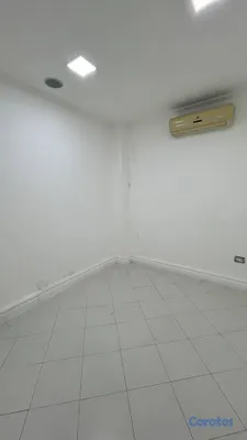 oficinas y locales comerciales - LOCAL COMERCIAL CON PRIVILEGIADA UBICACION EN PIAN 14
