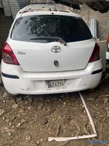 vendo Toyota vitz para pieza o arreglar 