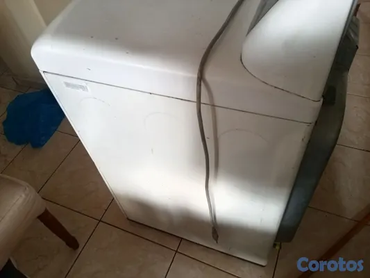 otros electronicos - secadora en buenas condiciones no me cabe en el apt por eso la estoy vendiendo  7
