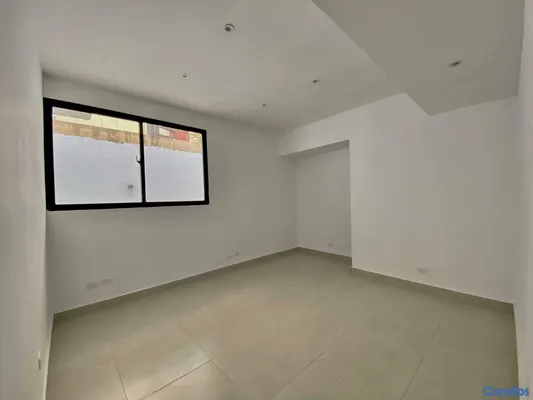 oficinas y locales comerciales - Local Comercial en Alquiler / Excelente Ubicación 4
