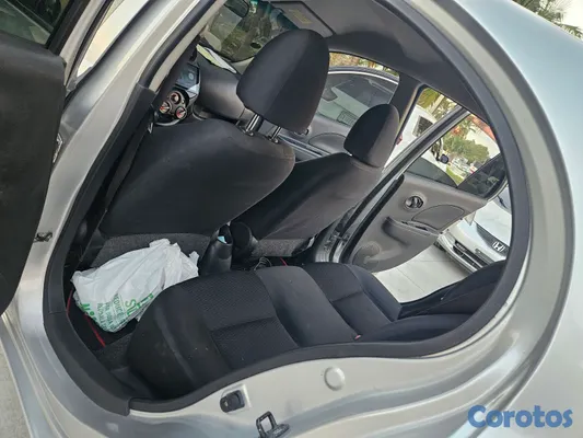 carros - Nissan march 2013  8