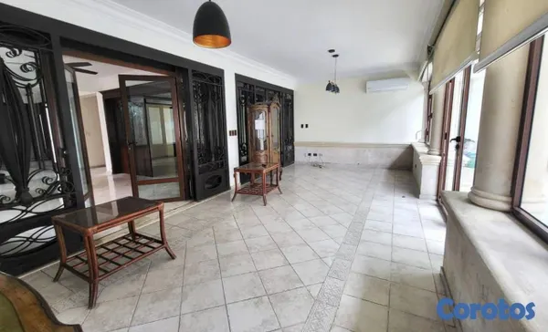 casas - Casa de 4 habitaciones 4 baños en alquiler en Los  10