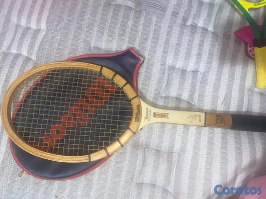 instrumentos musicales - VENDO UQUELELE, Y RAQUETA PROFESIOANL DE TENNIS.  5