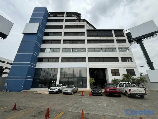 oficinas y locales comerciales - En Venta Local en Naco de 352m2 Segundo Nivel 2