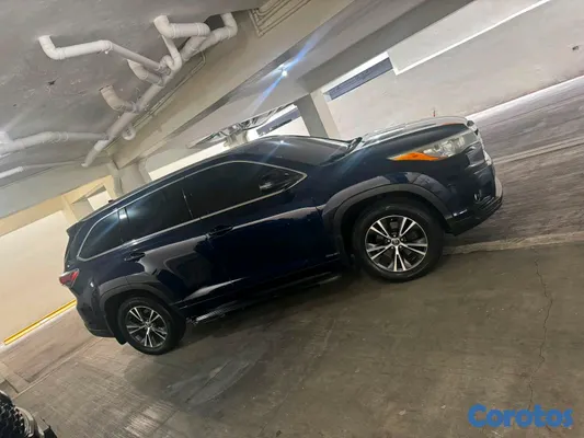 jeepetas y camionetas - Toyota higlander xle 2016 6