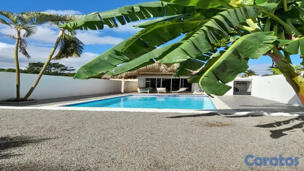 casas vacacionales y villas - "Villa en Zona de Desarrollo con 8 Garajes" 3
