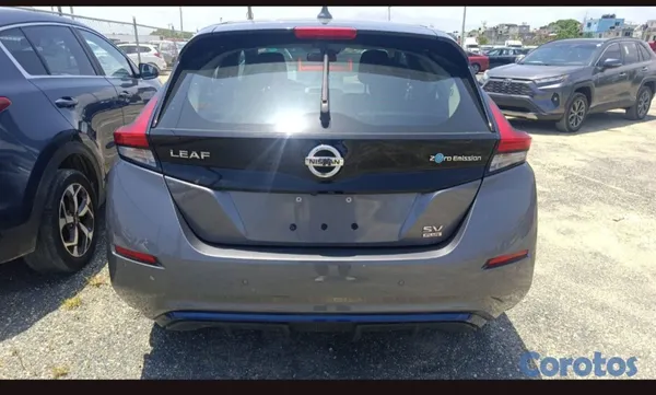 carros - Nissan Leaf SV Plus  5