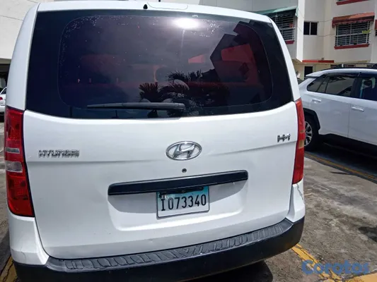 jeepetas y camionetas - Hyundai H1 2016 blanca 10