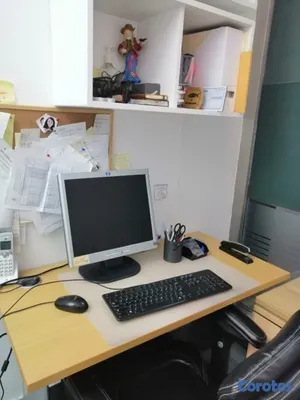 oficinas y locales comerciales - ALQUILO EN MALECON CENTER ESPACIO DE OFICINA  UN ESCRITORIO Y SILLA SECRETARIAL 2