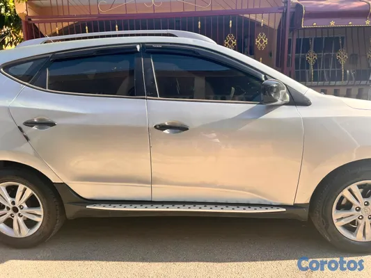 jeepetas y camionetas - Hyundai Tucson 2013 cm nueva 8
