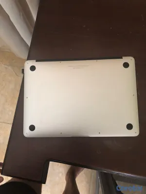 computadoras y laptops - es una Apple Mac book air para piezas dejo de prender lo demás esta muy bien  3