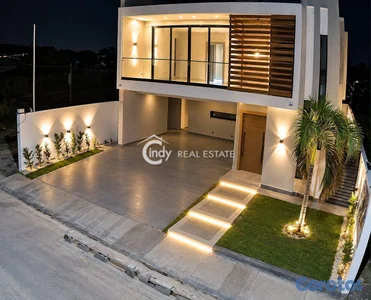 Casa en 2 Nievel en Venta, 4 Habitaciones, 4.5 Bañ