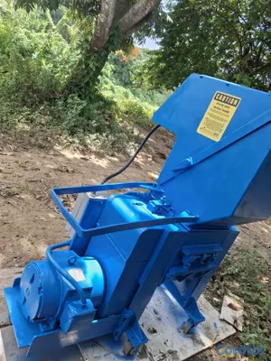 equipos profesionales - Máquina industrial trituradora de plástico y papel  2