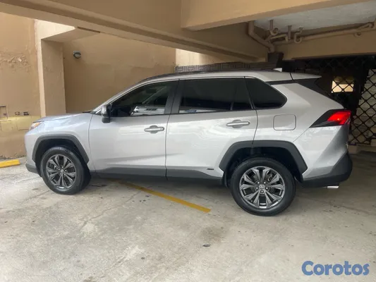 jeepetas y camionetas - Toyota Rav4 Híbrido xle full 4x4 5