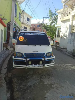 otros vehiculos - Toyota Hiace 2001 3