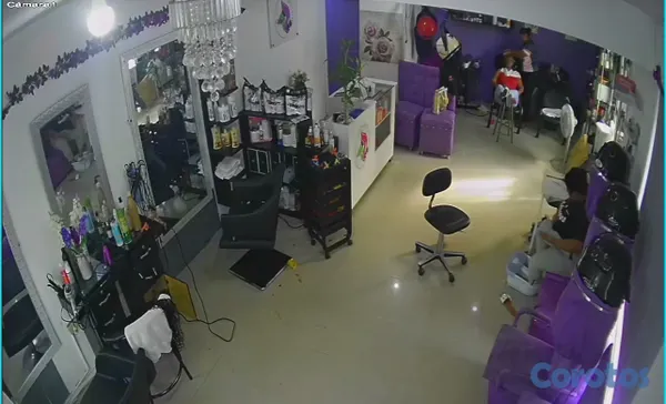 otros inmuebles - vendo equipos  y mobiliarios para montar un salón de belleza  2