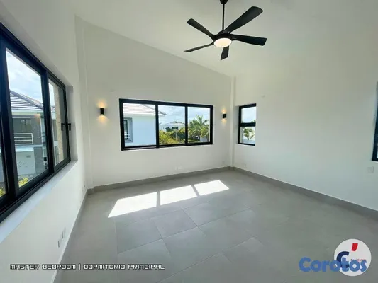 casas - Villa de 4 habitaciones con piscina climatizada en 20