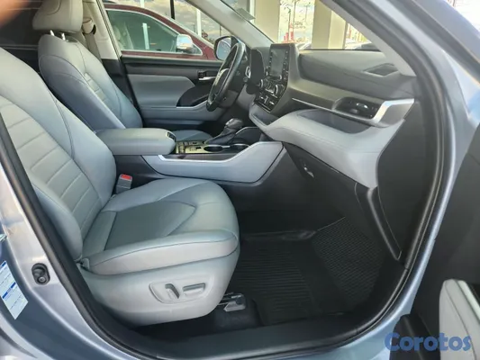 jeepetas y camionetas - Toyota Highlander XLE 2021 6