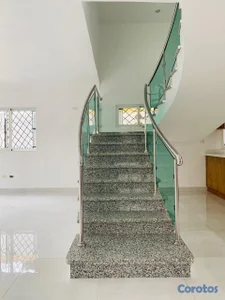 Ven y disfruta el lujo que ofrece esta hermosa casa a pocos metrs de Av. España 