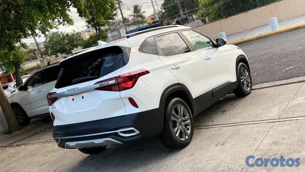jeepetas y camionetas - 2022 Kia Seltos S CLEAN CARFAX 7