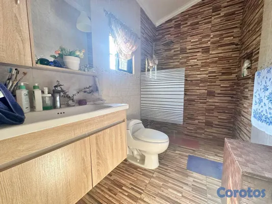 casas - Casa de Dos Niveles en Residencial Las Colinas de  7